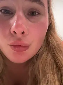 SiaLatern Live XXX chat
