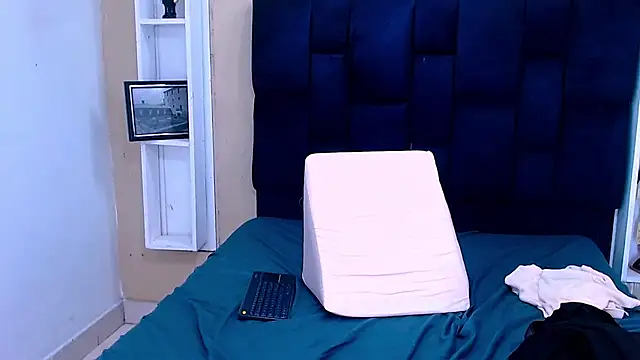 GoldenBoy_23's Live XXX Chat