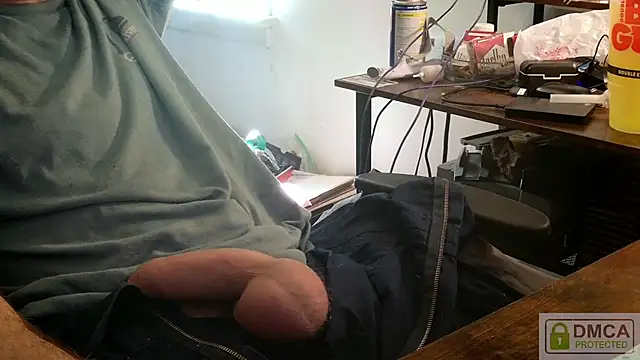 BrokenWithoutCare's Live XXX Chat