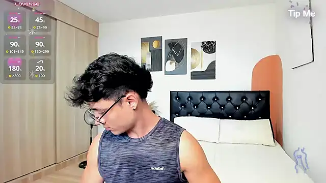 Chat XXX Live Sebastian-Dash