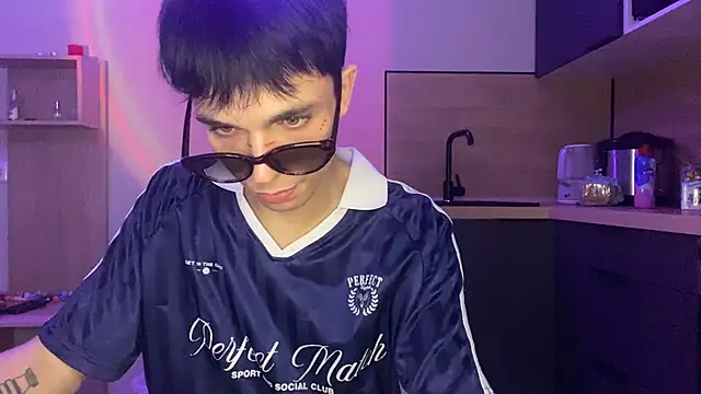 Clark_Day élő XXX-chatje