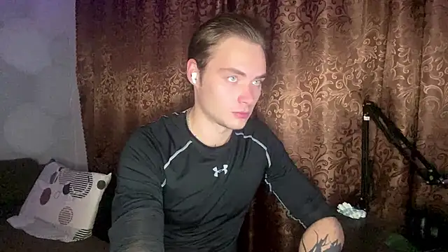 XXX chat uživo modela ErnestTarlet