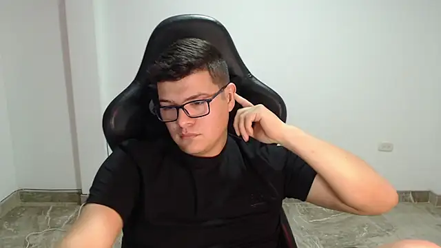 Plug_Control Live XXX-Chat