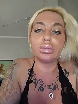 MiaMooly's Live XXX Chat