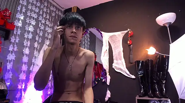 MikeHunteer Adlı Modelin Canlı XXX Sohbeti