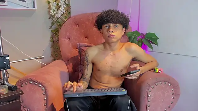_taylor_black Chat XXX in diretta