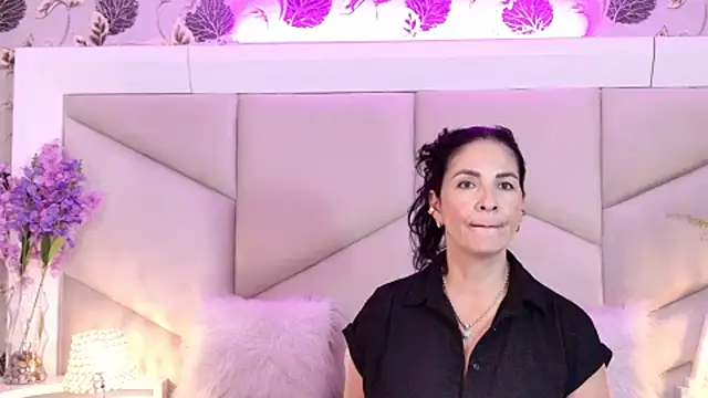 AlizonMoreti Adlı Modelin Canlı XXX Sohbeti