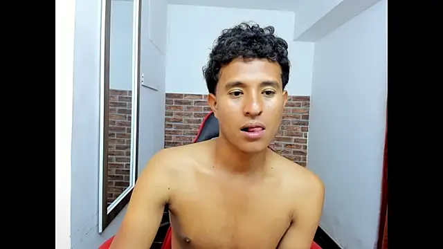 WIZARD-ALESSANDRO Adlı Modelin Canlı XXX Sohbeti