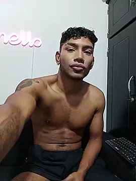 Chatroom XXX en direct de Dominik_HOT