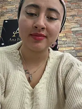 _Sarah-Office1 – Naživo XXX chat