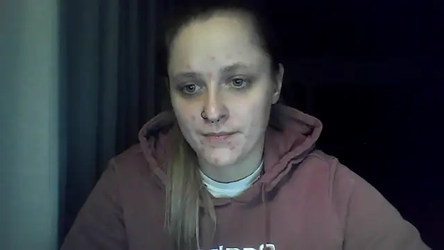 LeaWetGirl élő XXX-chatje