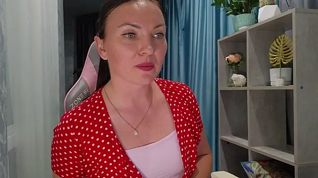 -DIVORA- Adlı Modelin Canlı XXX Sohbeti