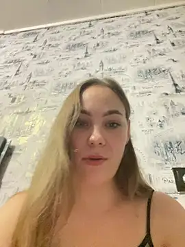 XXX chat uživo modela Emmik24