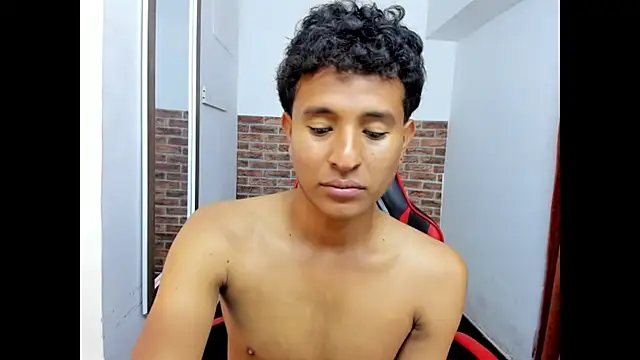 XXX chat uživo modela WIZARD-ALESSANDRO