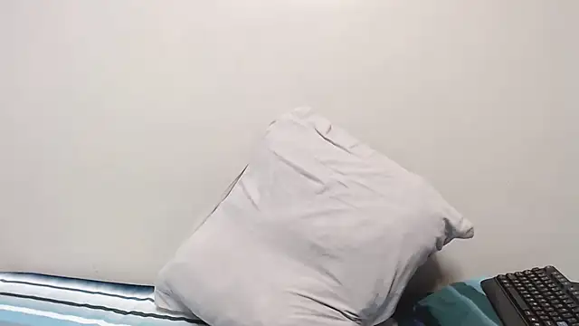 HotSmallTits' Live XXX Chat