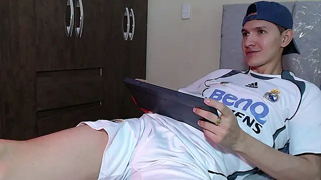 Chat +18 de MilanDamian ao vivo