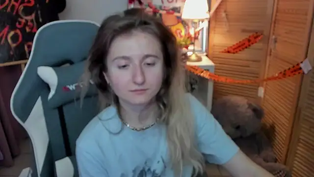 צ'אט XXX בשידור חי של CamillaDreamer