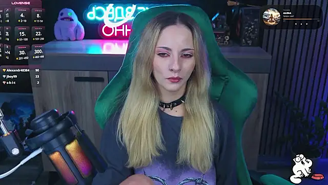Eva_Kit Chat XXX live