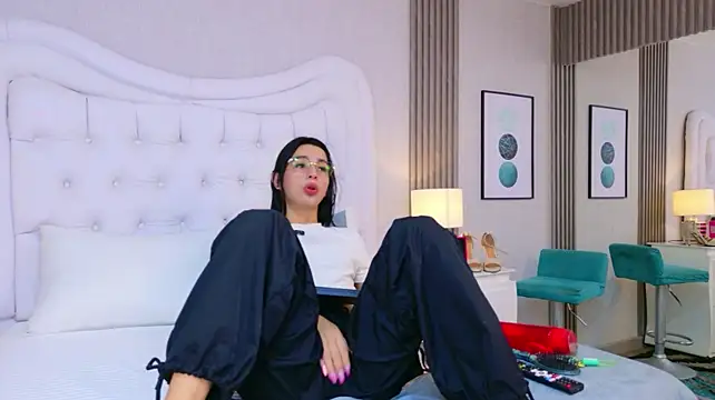 Chat +18 de CaitlynMiller ao vivo