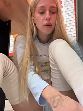 XXX chat uživo modela kira_mia
