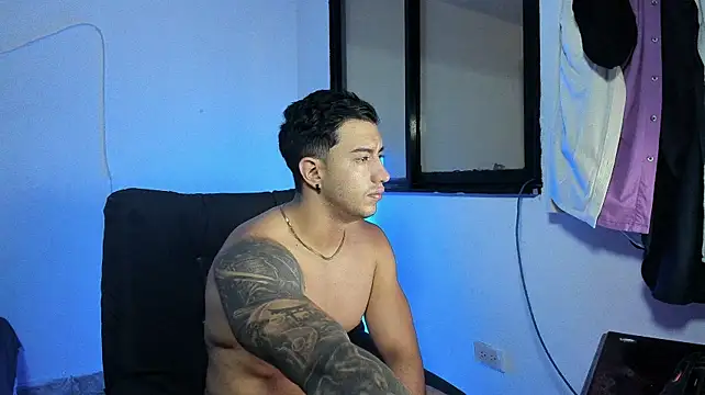 Axel_hendrick Adlı Modelin Canlı XXX Sohbeti