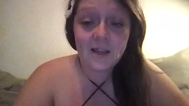 Chat +18 de FlirtyFrayaXX ao vivo