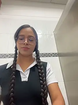 دردشة HappyKittyXXX الجنسية المباشرة