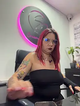 JulianaDiiaz's Live XXX Chat