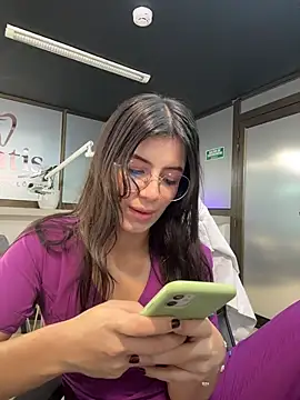 iris_cuteface's Live XXX Chat