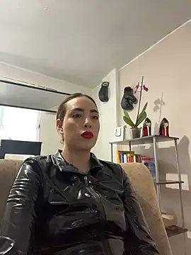 Chat +18 de julieta_misstres ao vivo