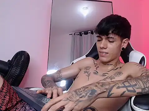 Tommy_valverde Adlı Modelin Canlı XXX Sohbeti