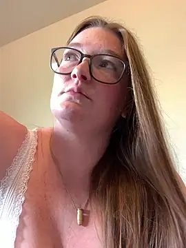 Chat +18 de PussiesnCream_ ao vivo