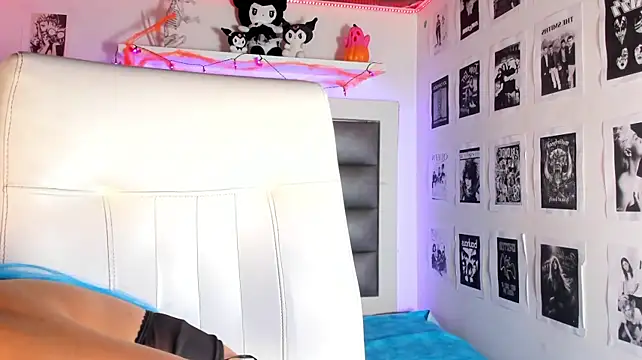 צ'אט XXX בשידור חי של adhalee_js