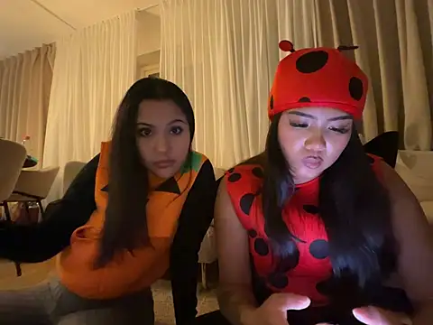 Živý XXX chat TitiTinyThai