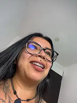Devilsweet17 Adlı Modelin Canlı XXX Sohbeti