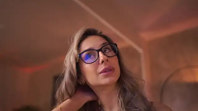 MaddieBryggs' Live XXX Chat