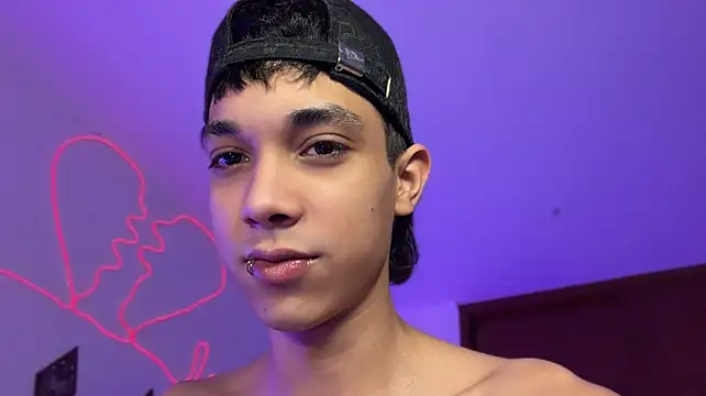 RoughDiamond_'s Live XXX Chat