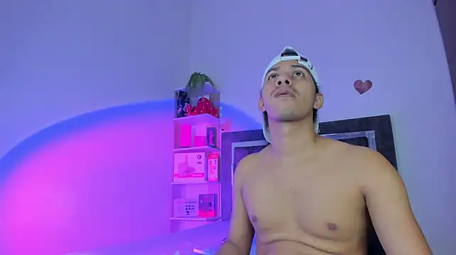 XXX chat uživo modela StevenSmith18