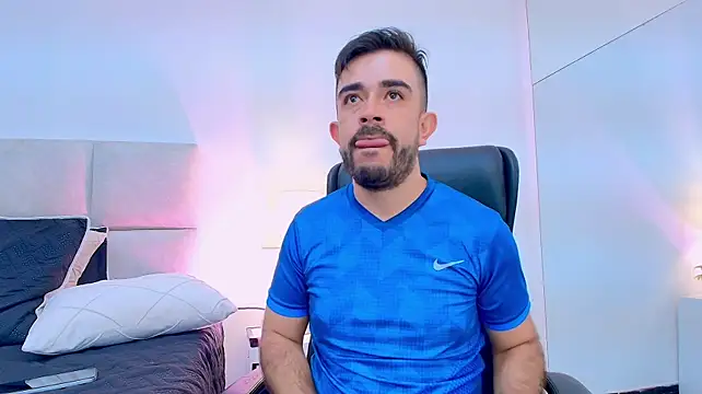 Chat +18 de NicoSaint_ ao vivo