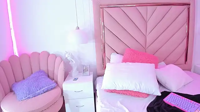 Pokazy przed kamerką – kaoridoll__