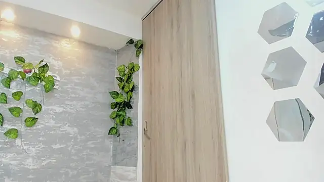 Mhelanny2 Adlı Modelin Canlı XXX Sohbeti