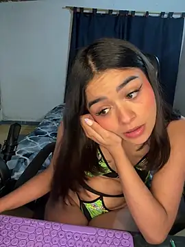 Megan-Moon Adlı Modelin Canlı XXX Sohbeti