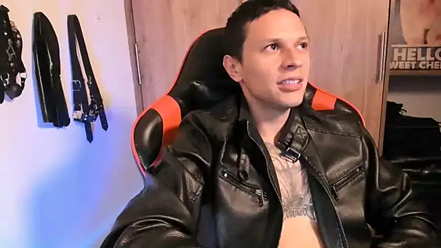 XXX chat uživo modela Masterdave7