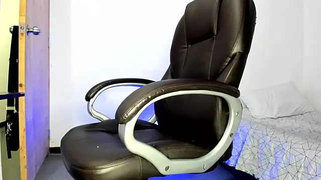 mikee_scooth Шоу с уебкамера