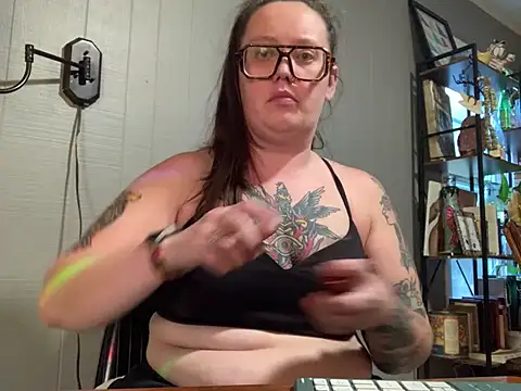 lvndrbttr's Live XXX Chat