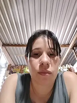 MIA-LARIOS' Live XXX Chat