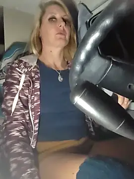 SheIsSomething live XXX chat