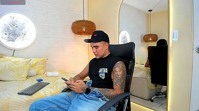 LuccaMoretti1 Live XXX Chat