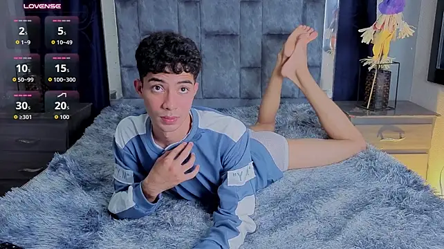 Онлайн чат XXX Adriann_voss