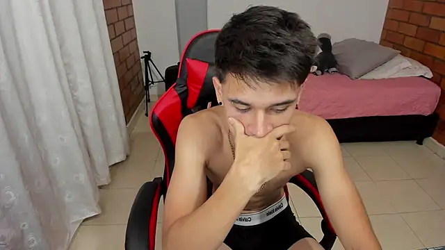 Czat XXX na żywo – Aron_Boyy
